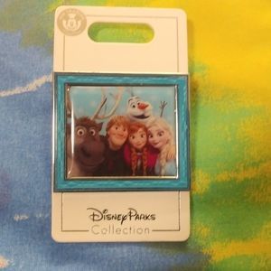 Authentic Disney Frozen pin Elsa,Anna, Kristoff, Olaf+ Sven